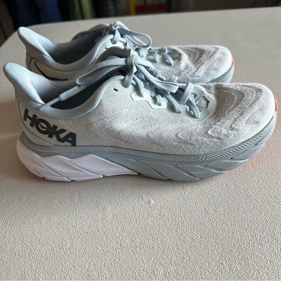 Hoka Shoes - Hoka Arahi 6 women’s sneakers